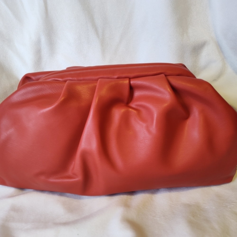 NWT Badgley Mischka Red Vegan Leather Clutch in Red - Picture 5 of 8